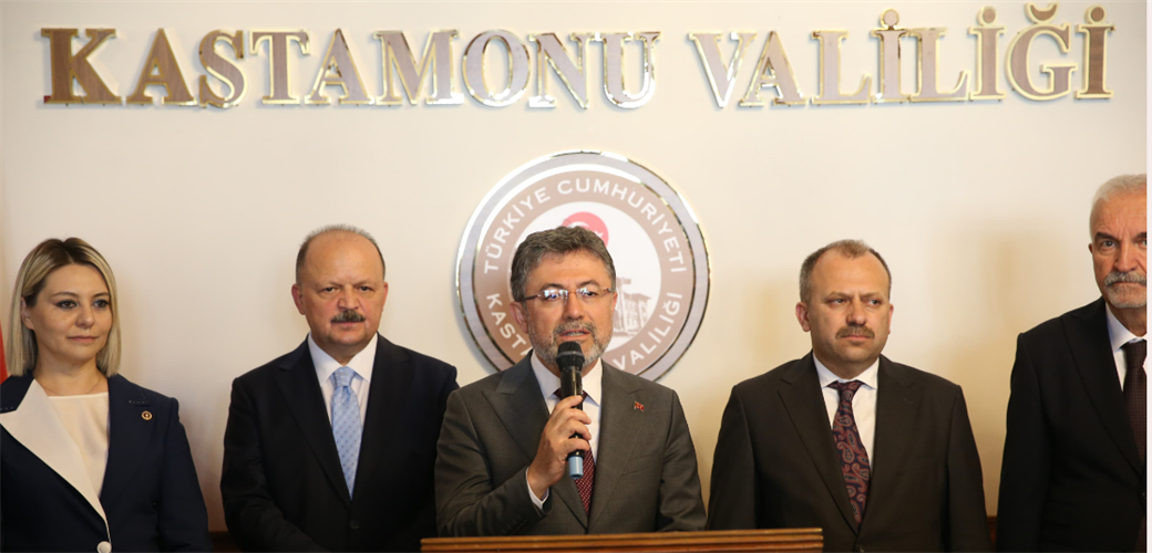 BAKAN YUMAKLI KASTAMONU'DA VATANDAŞLARLA BAYRAMLAŞTI